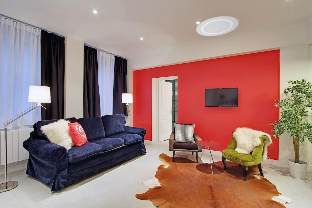 Short Stay Group Museum View Serviced Apartments - Featured Image
