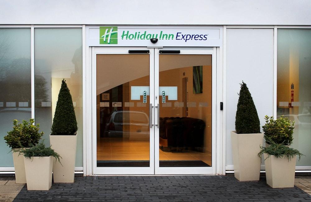 Holiday Inn Express Wakefield, an IHG Hotel - Featured Image