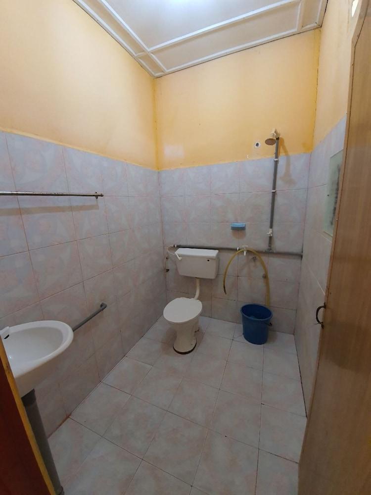 OYO 90209 Bayu Chalet - Bathroom