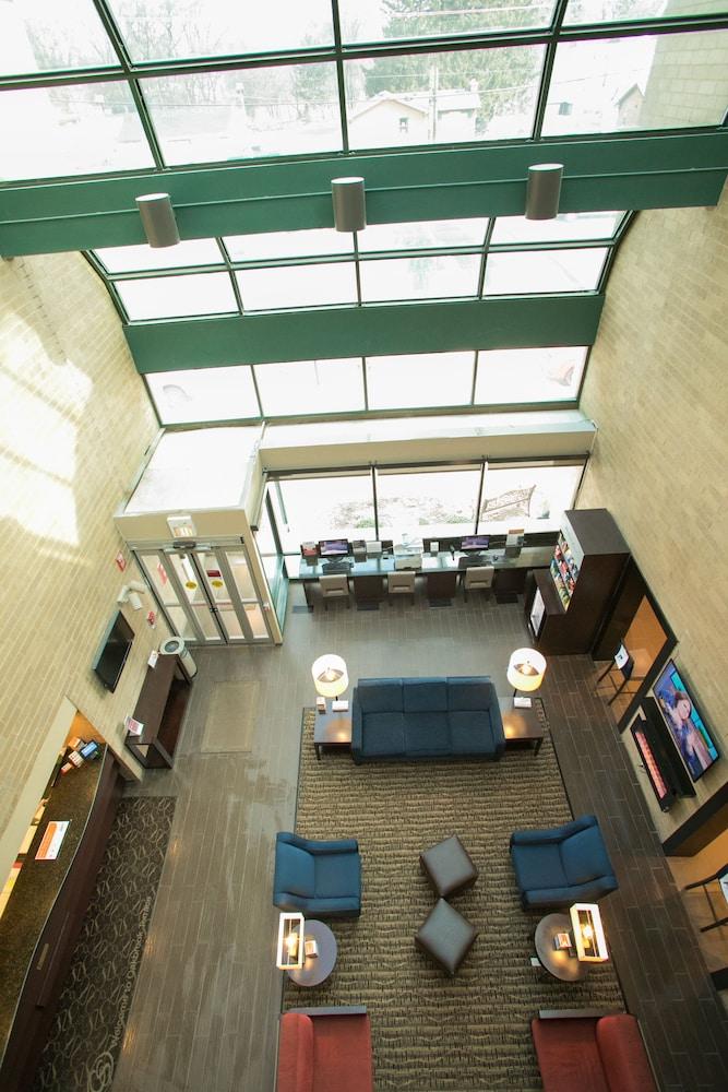 Comfort Suites Oakbrook Terrace near Oakbrook Center - Interior Entrance