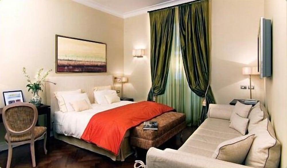 Vivaldi Luxury Rooms - Featured Image