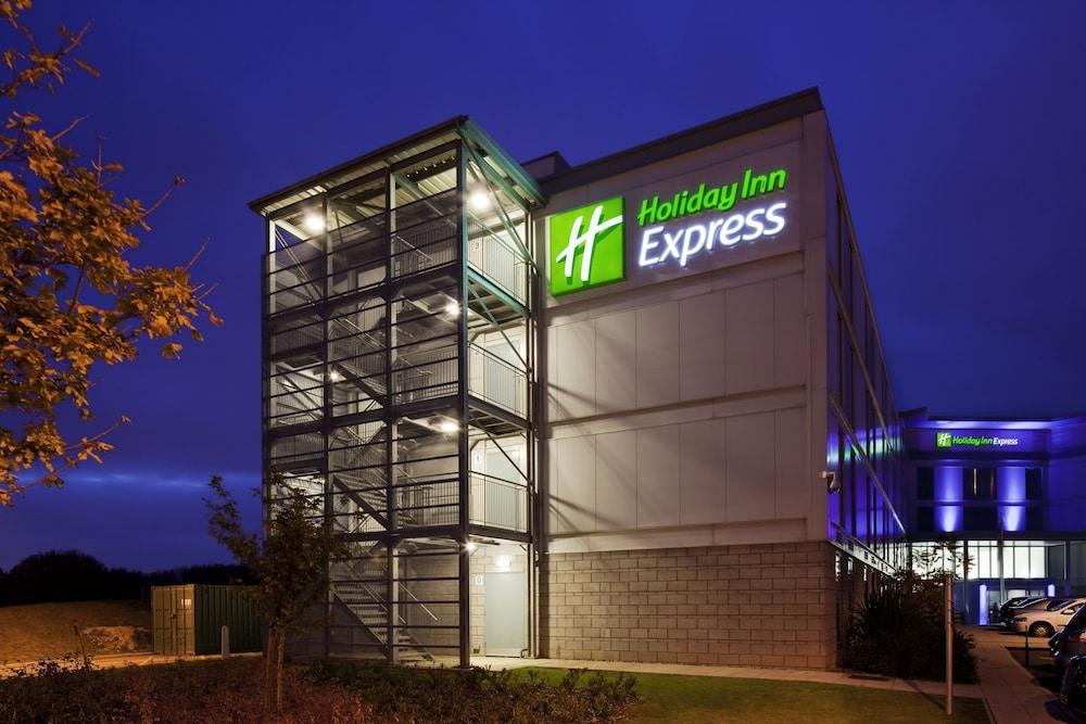 Holiday Inn Express London Stansted Airport, an IHG Hotel - Exterior