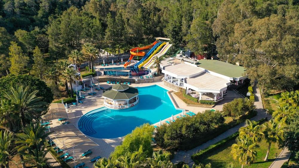 Crystal Green Bay Resort & Spa – All Inclusive - Exterior