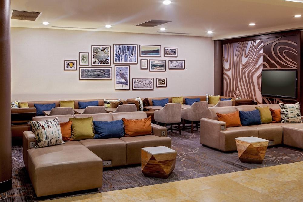 Delta Hotels by Marriott Chesapeake Norfolk - Lobby