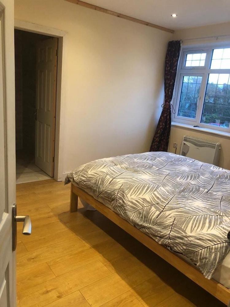 1-bed Unit 10 Minute Drive From Hellfire Caves - Room