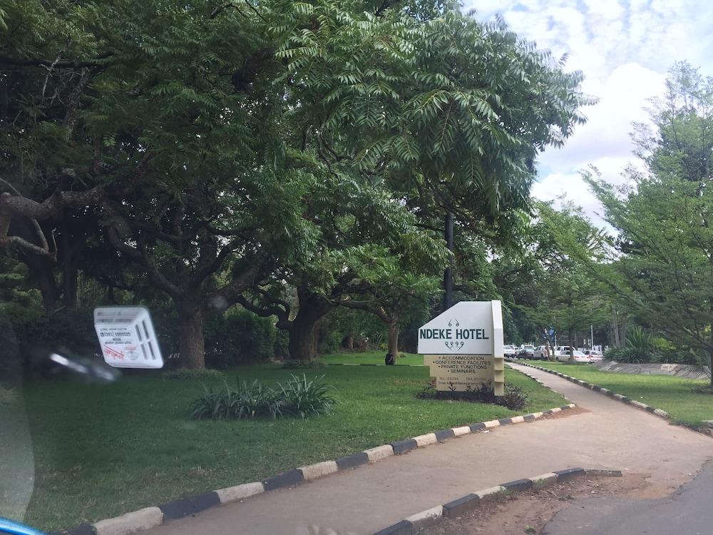 Ndeke Hotel - Property Grounds