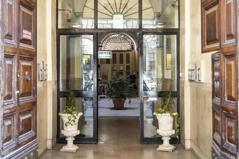 Hotel Ferrarese Roma - Exterior