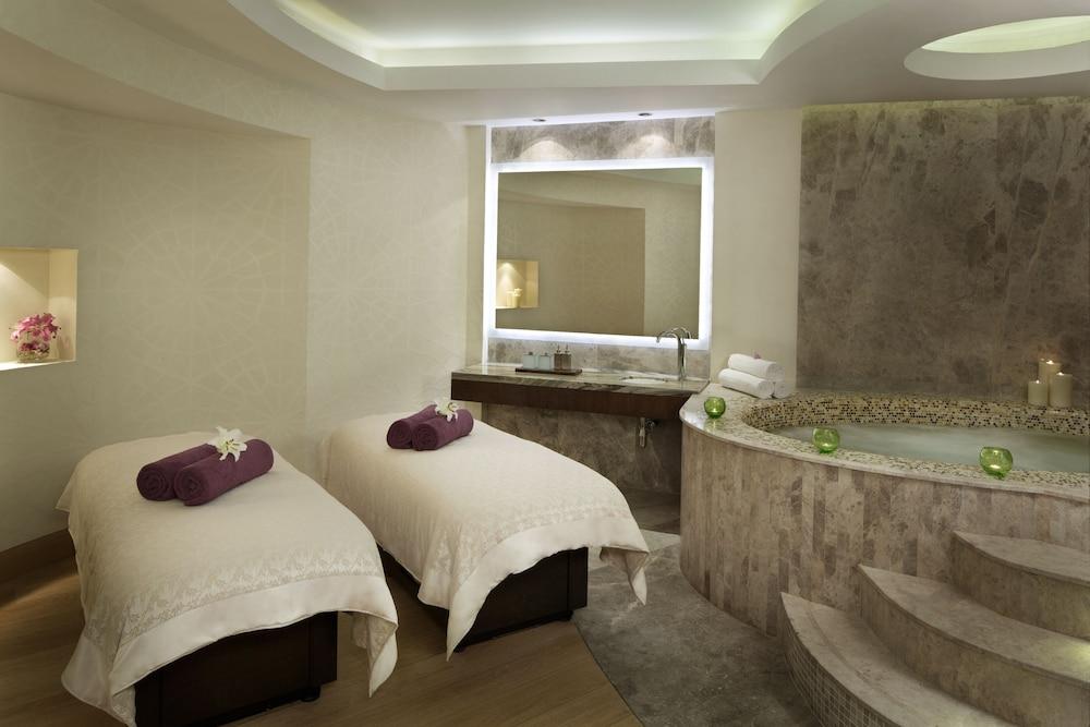 Millennium Al Rawdah Hotel - Private Spa Tub