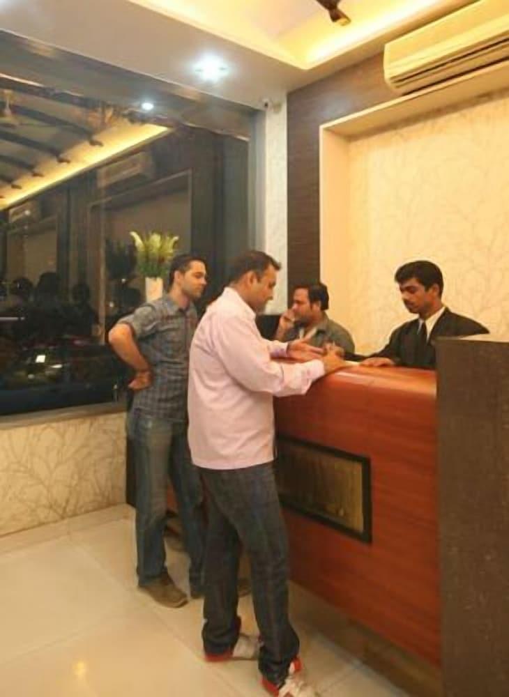Hotel Dhiraj - Reception