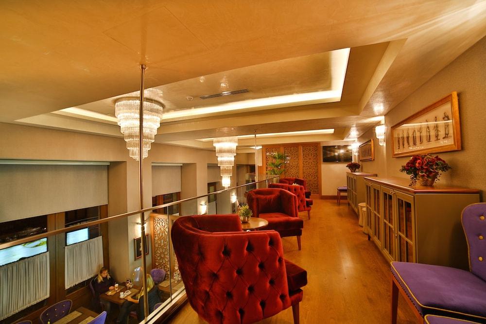 مومنتو جولدن هورن هوتل - Lobby Lounge