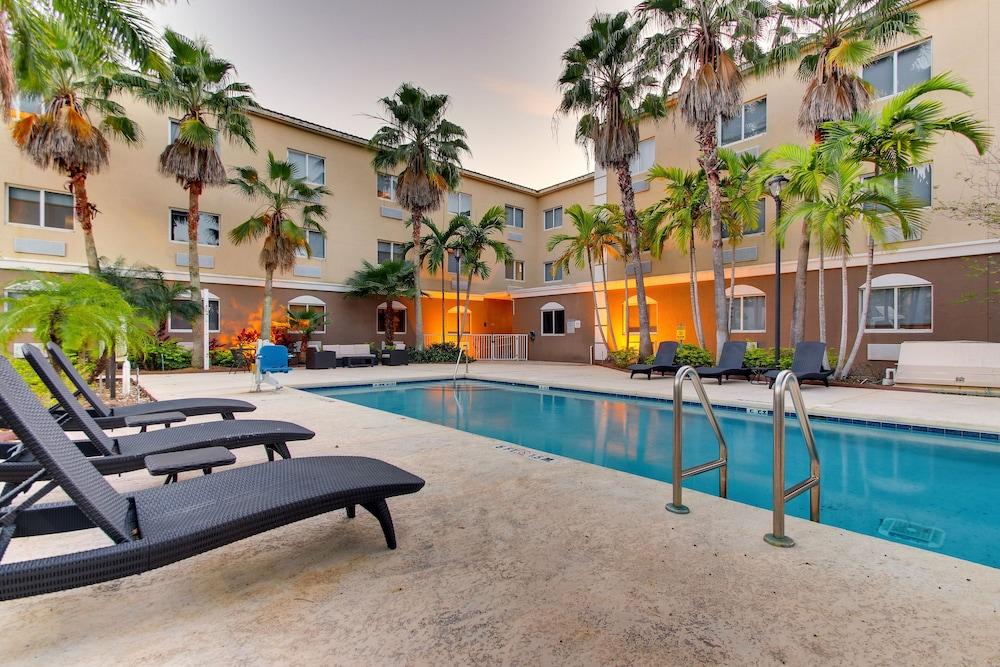 Holiday Inn Express & Suites West Palm Beach Metrocentre, an IHG Hotel - Exterior