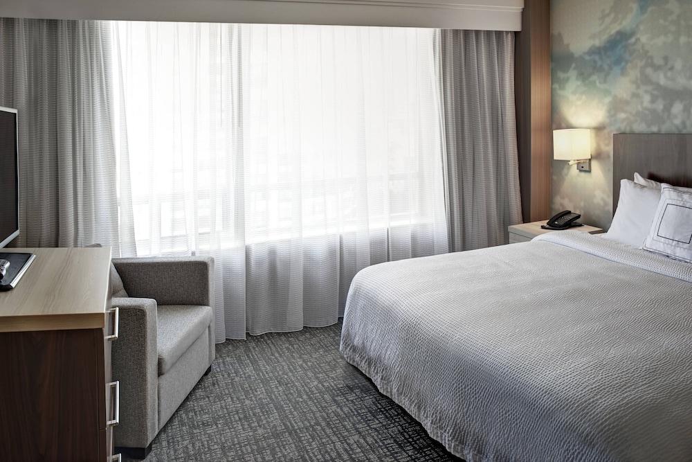 Courtyard by Marriott Downtown Toronto - Room