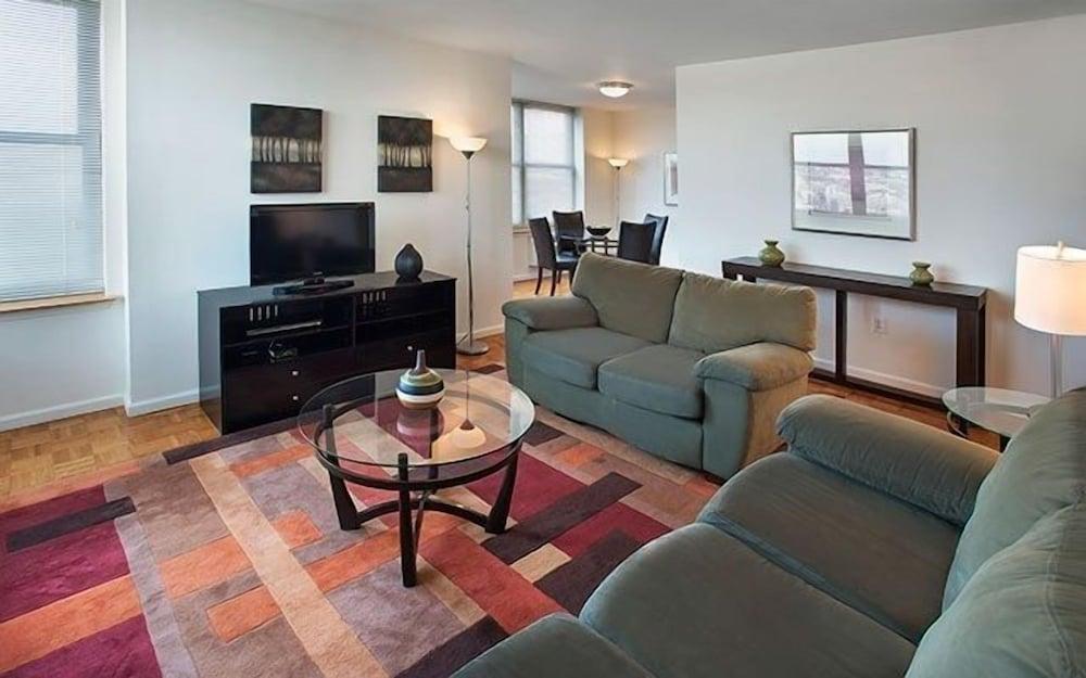 Premier Furnished Apt at Grove Pointe - Featured Image
