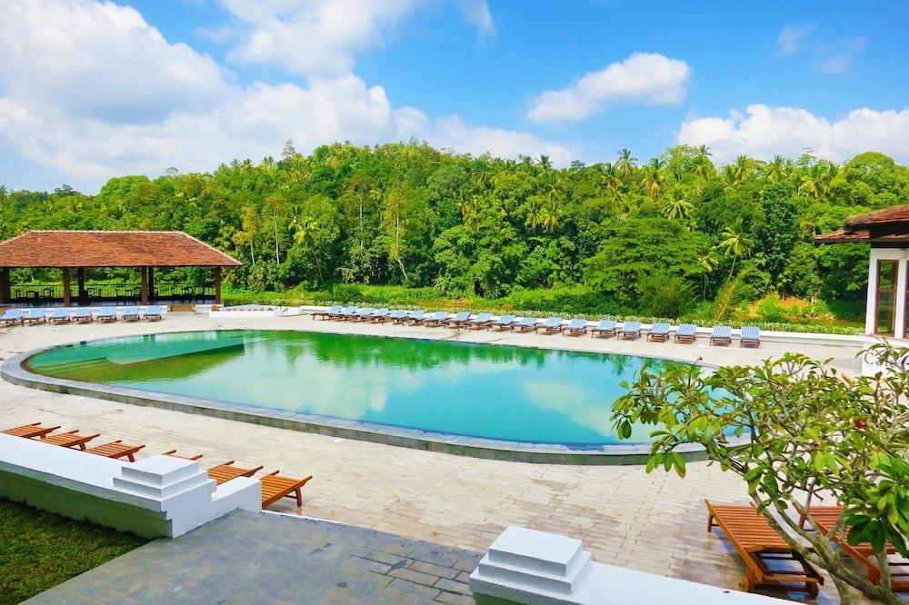 Cinnamon Citadel Kandy - Outdoor Pool