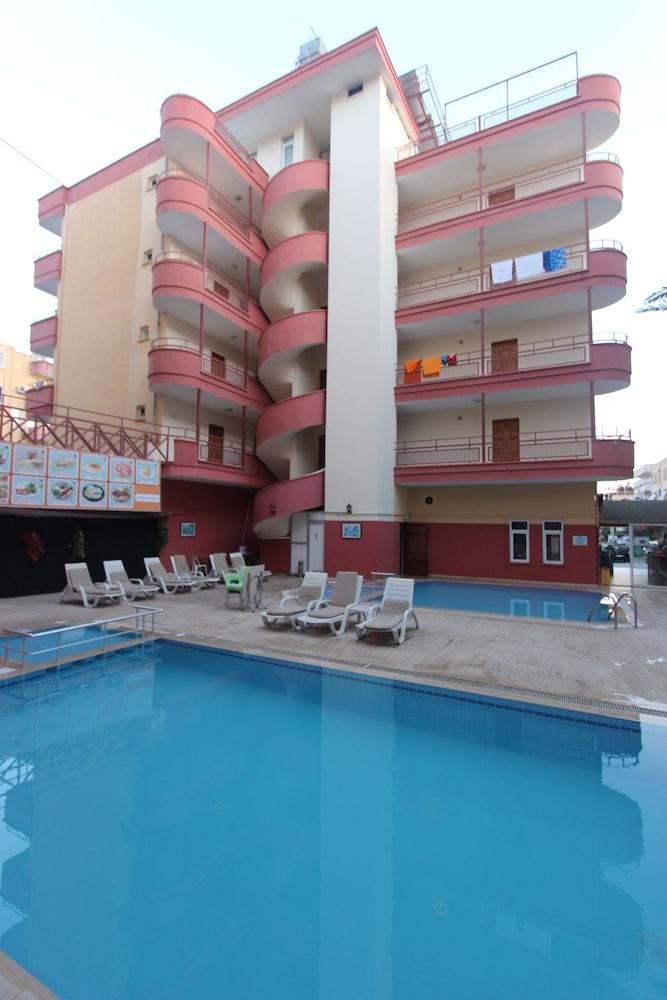 Baronessa Apart Hotel - Pool