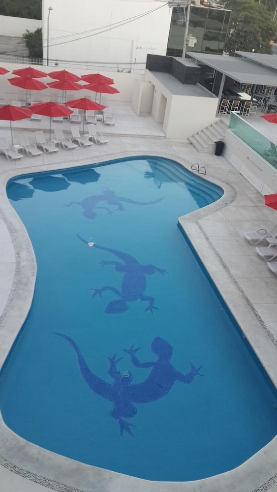 We Hotel Acapulco - Outdoor Pool