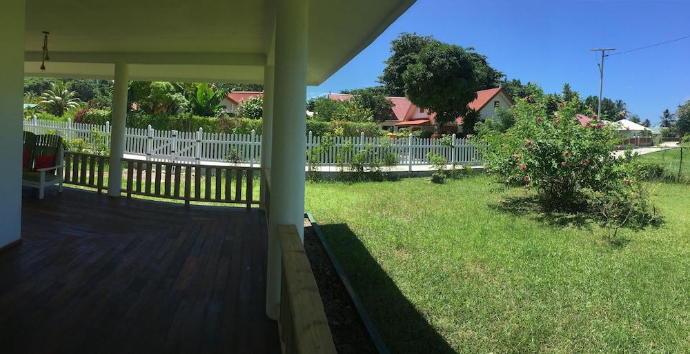 Casa Livingston Luxury Villa - La Digue Seychelles - Property Grounds