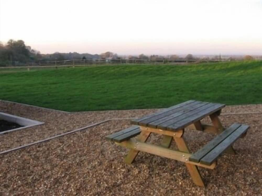 Broomedge Farm Cottages - Property Grounds