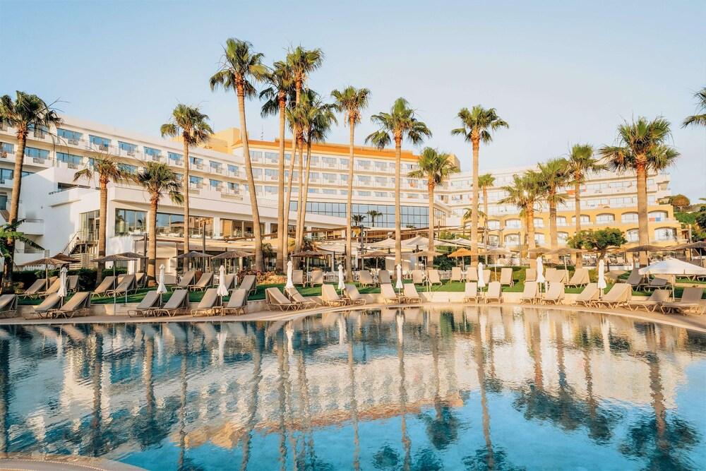 St. George Beach Hotel & Spa Resort - Featured Image
