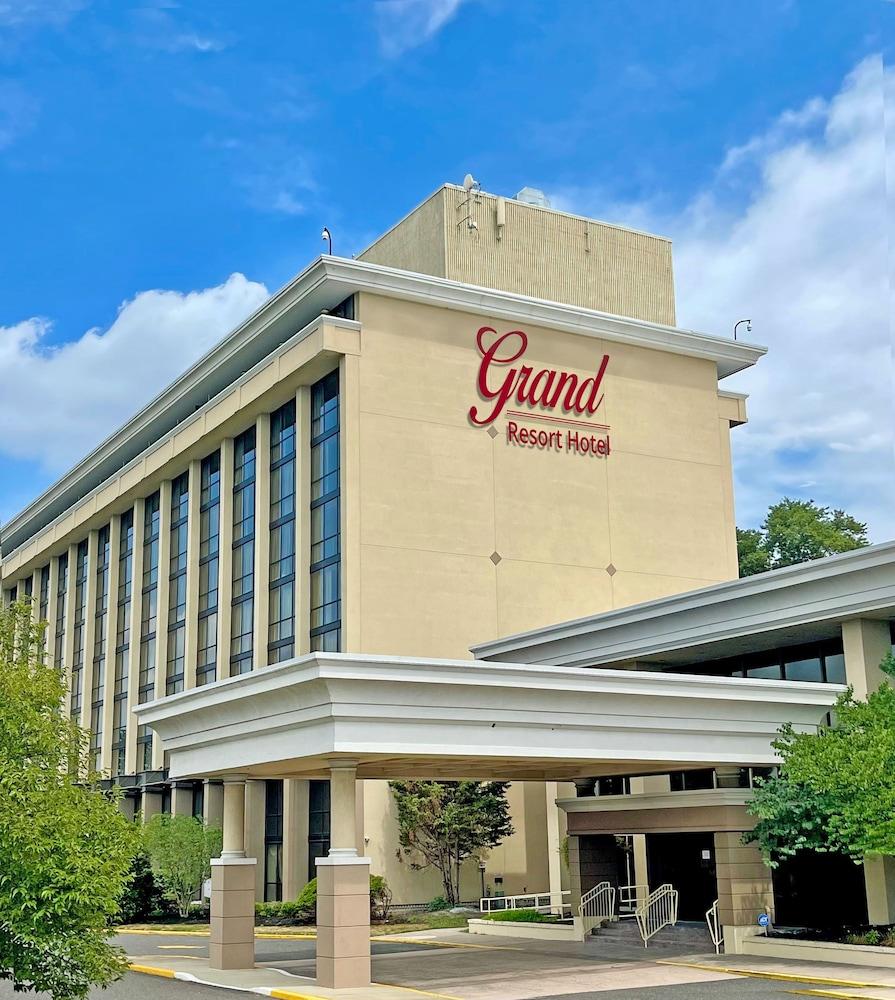 Grand Resort Hotel - Mt Laurel - Philadelphia - Featured Image