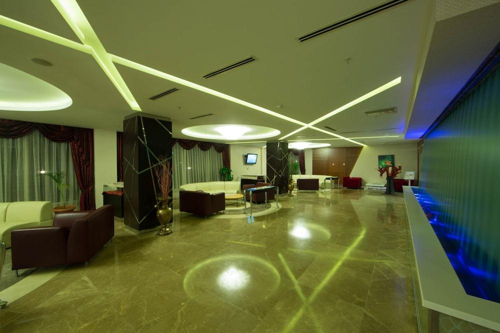 Point Hotel Baku - Lobby Sitting Area