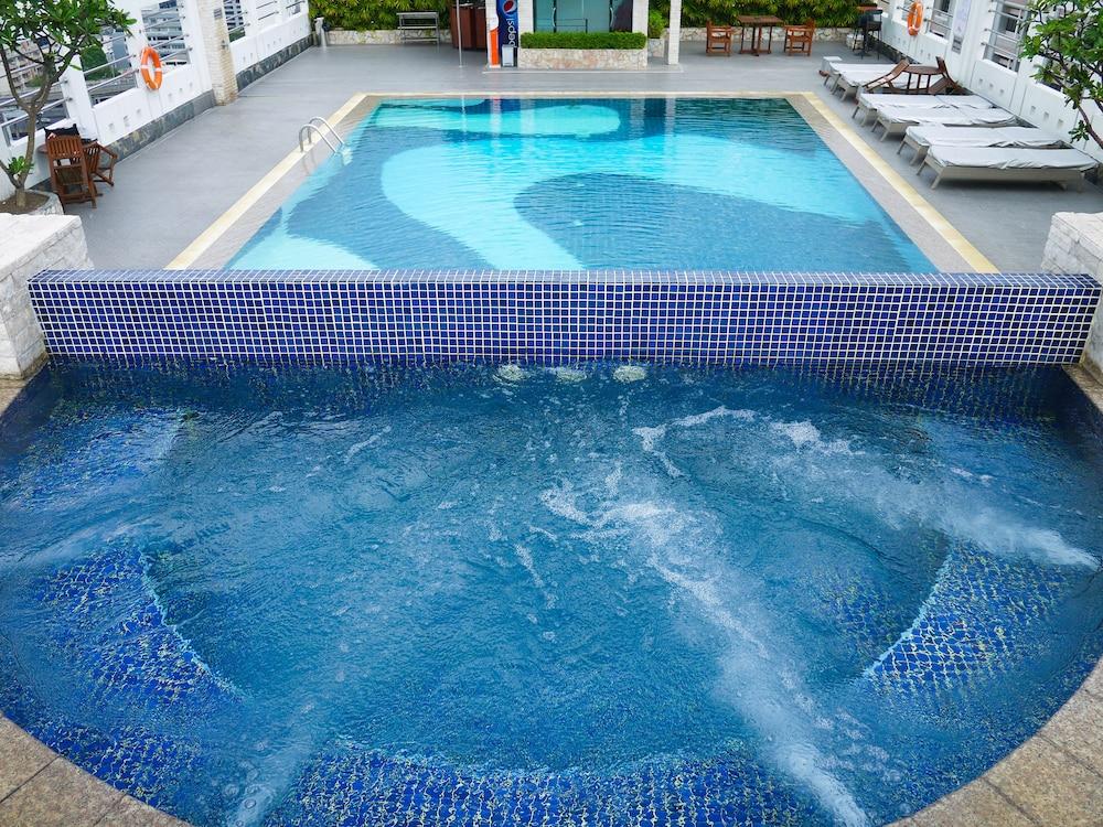 Zenith Sukhumvit Hotel, Bangkok - Outdoor Pool