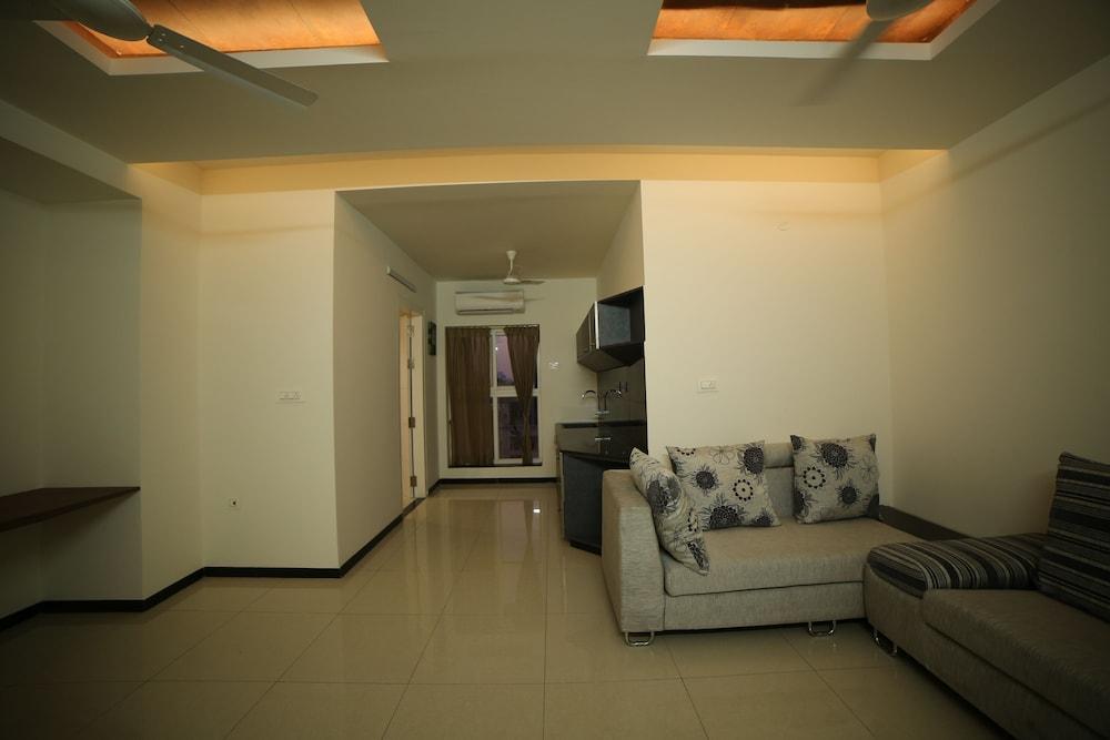 Rohini Apart Hotel - Lobby Sitting Area