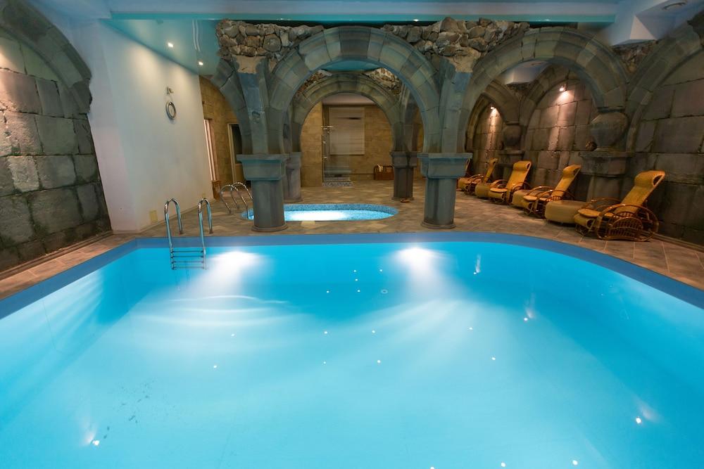 Latar Hotel Complex - Indoor Pool