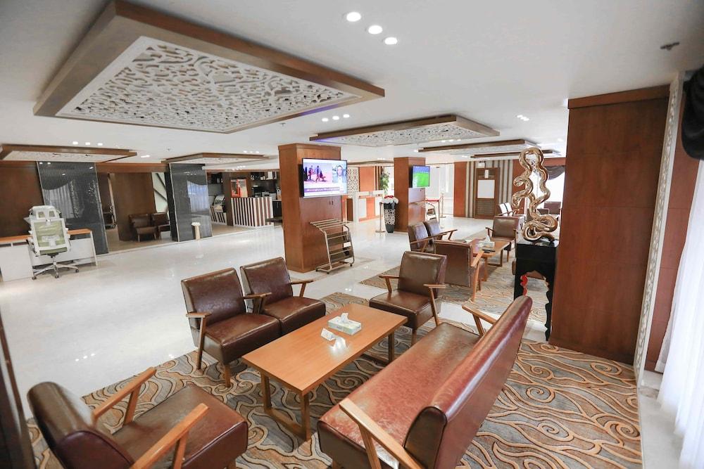Konal suites - Lobby Sitting Area