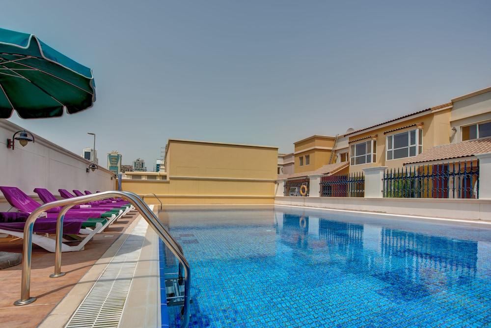 J5 Villas Holiday Homes - Barsha Gardens - Pool
