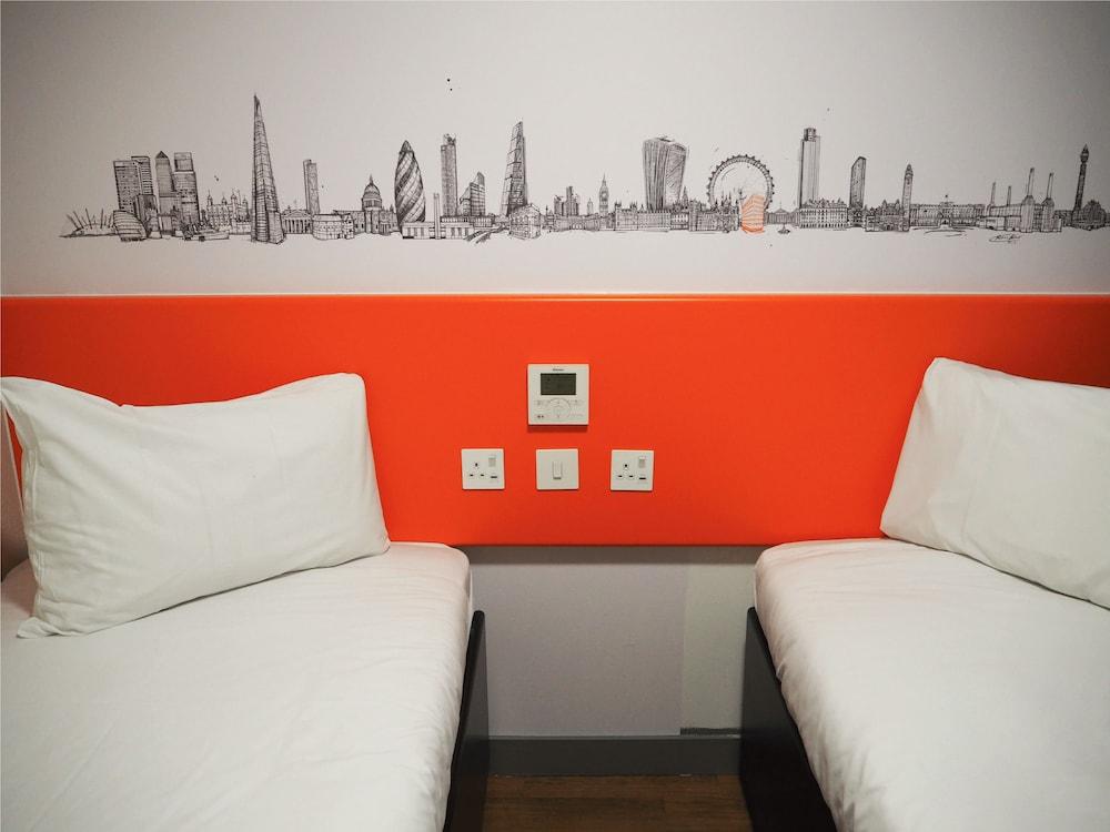 easyHotel London Croydon - Room
