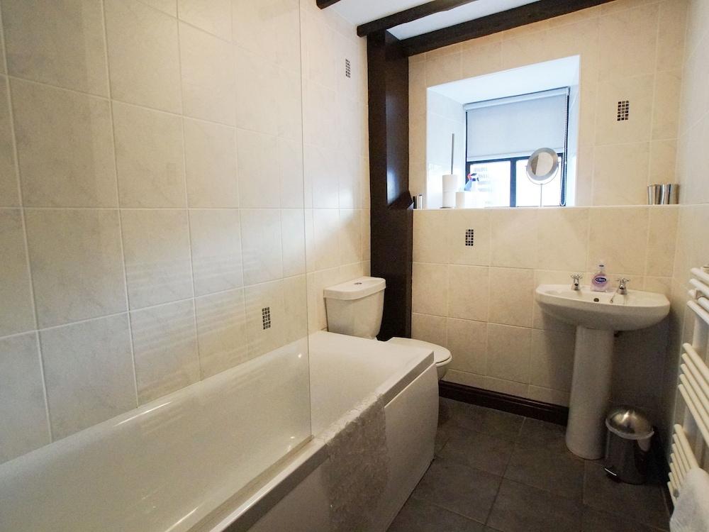 Laurel Cottage - Bathroom