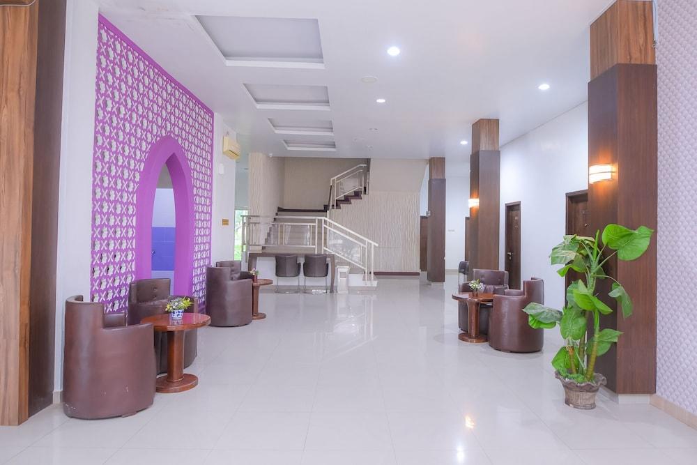 Super OYO Capital O 1630 Hotel Syariah Ring Road - Lobby Sitting Area