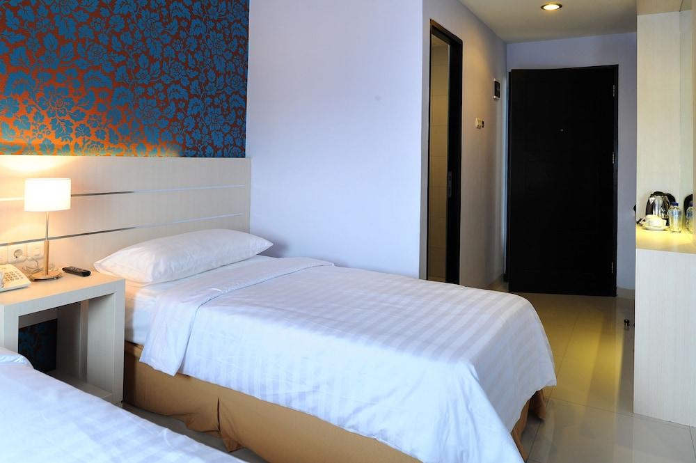 Cordela Hotel Medan - Room
