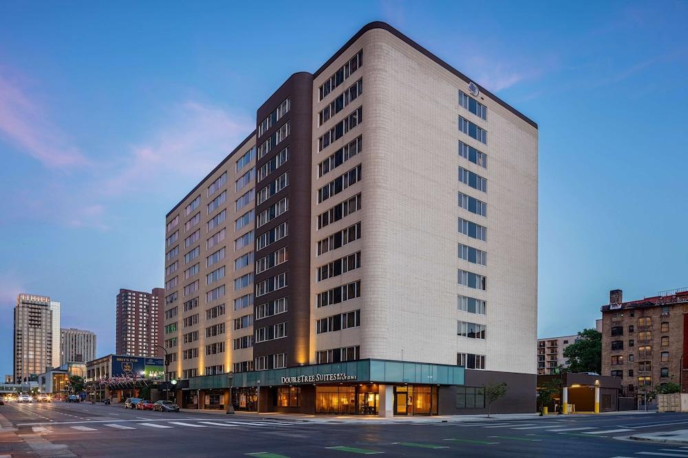 DoubleTree Suites by Hilton Minneapolis Downtown - Featured Image