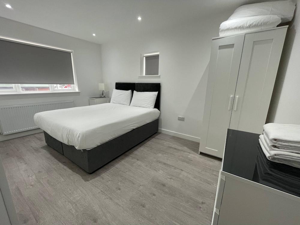 London Dagenham Apartments - Room