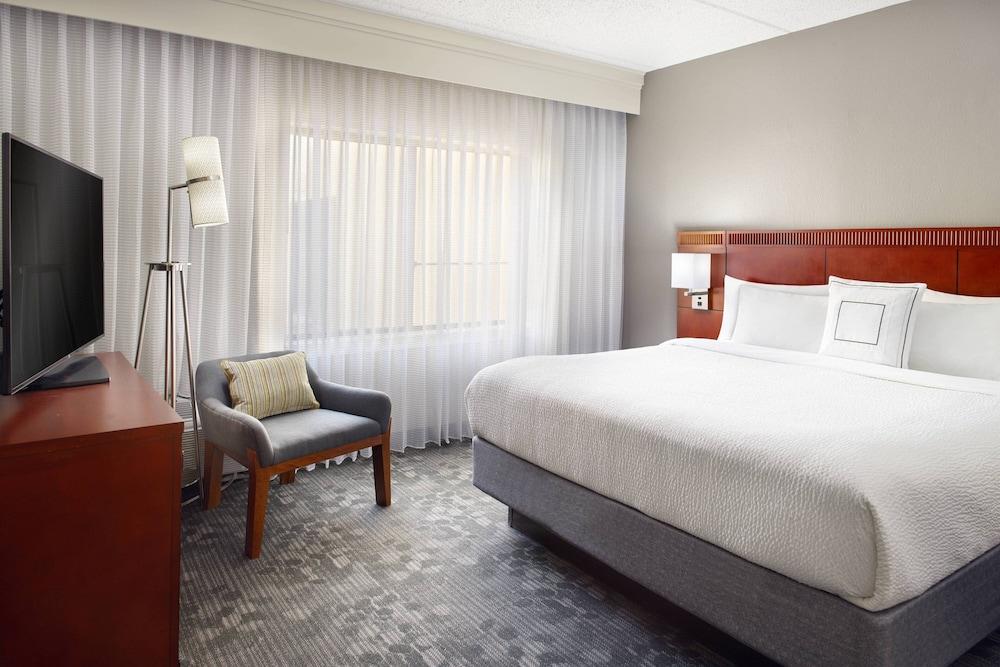 Courtyard by Marriott Charlotte Southpark - Room
