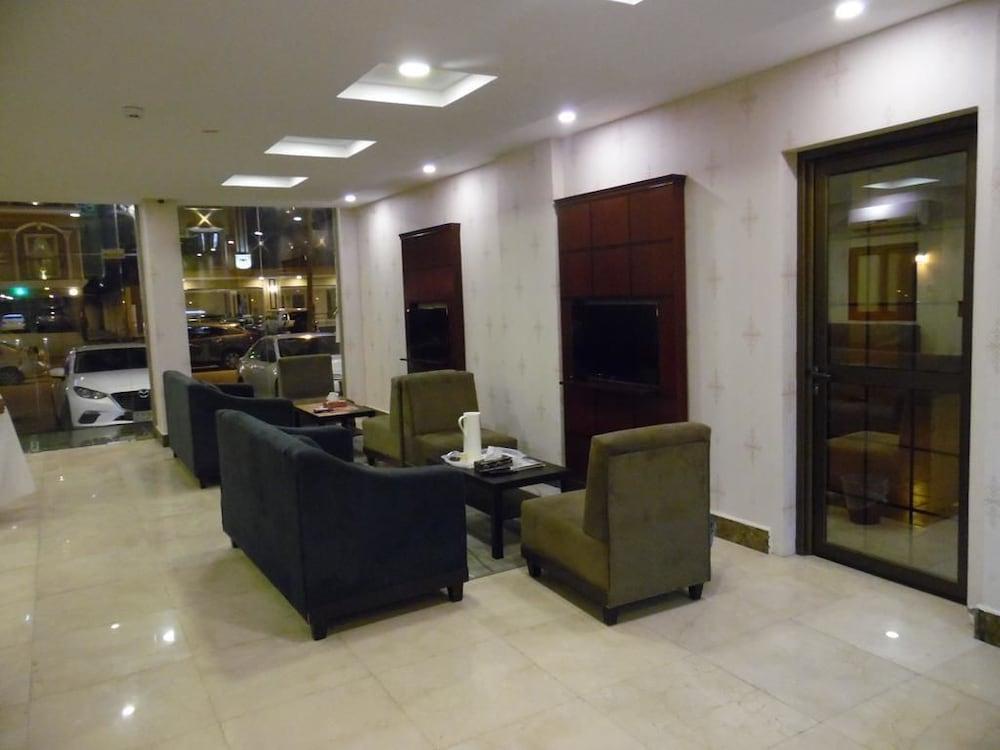 Danar Hotel Apartments 3 - Lobby Sitting Area