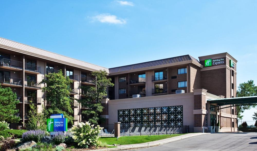 Holiday Inn Express Rolling Meadows - Schaumburg Area, an IHG Hotel - Featured Image