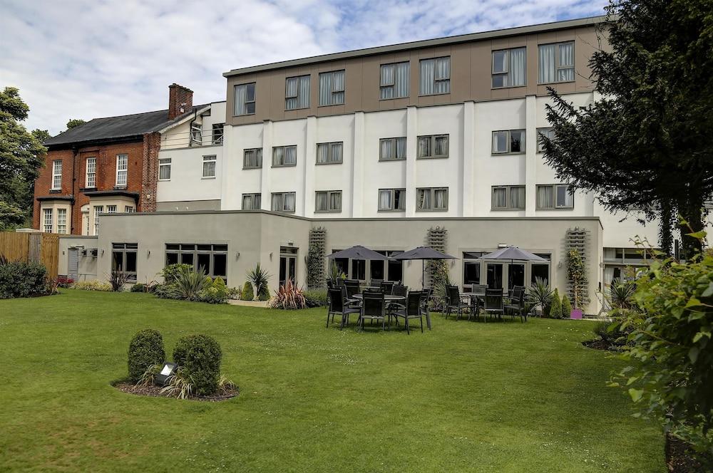 Best Western Plus Pinewood Manchester Airport-Wilmslow Hotel - Exterior