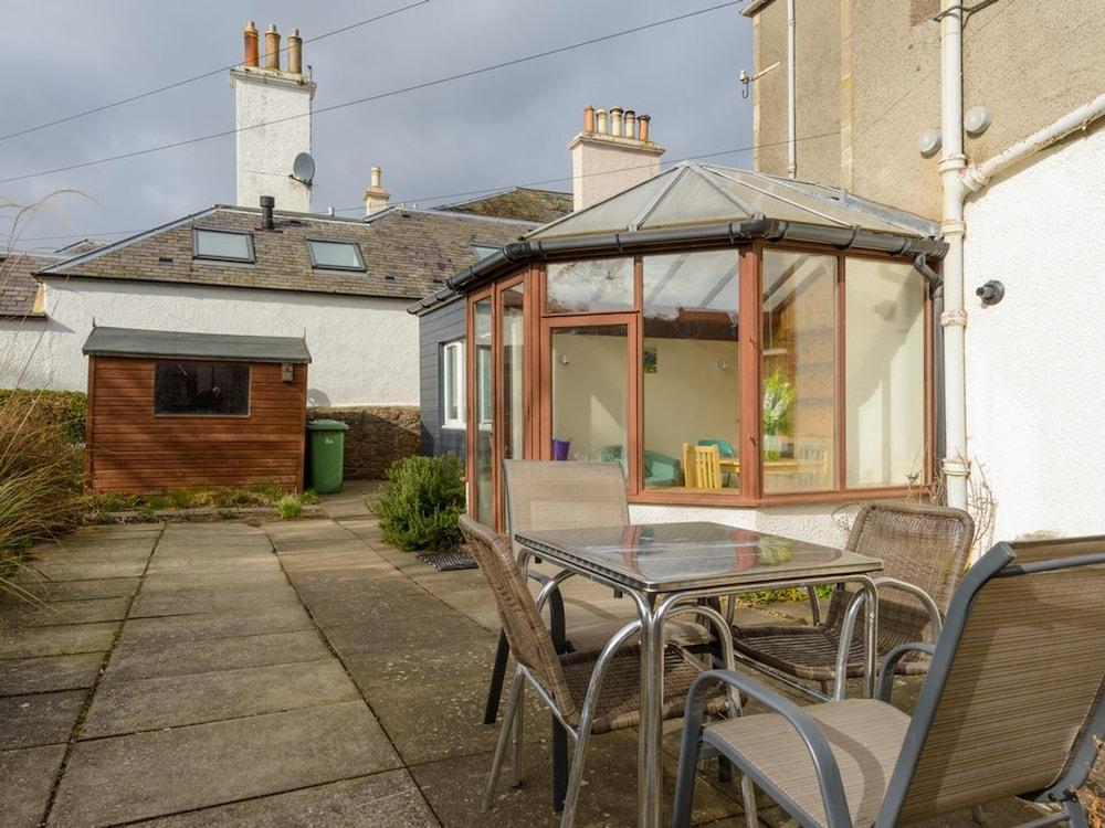 Tensea -charming 3-bed Apartment in North Berwick - Property Grounds