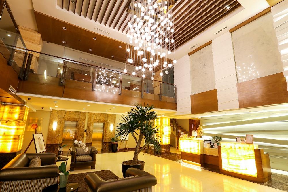 Armada Hotel - Lobby Sitting Area