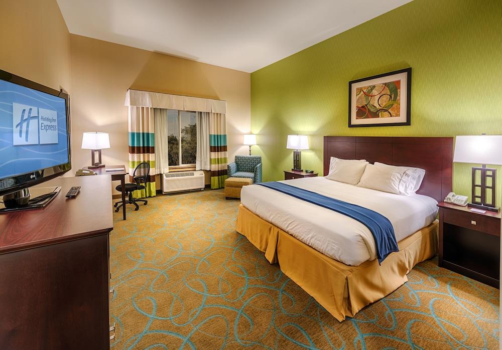 Holiday Inn Express Hotel & Suites Red Bluff-South Redding, an IHG Hotel - Room