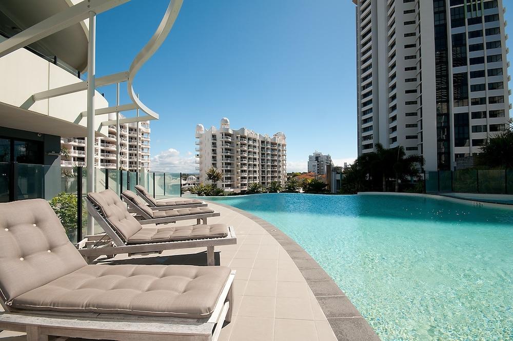 Wave Apartments Broadbeach - Featured Image
