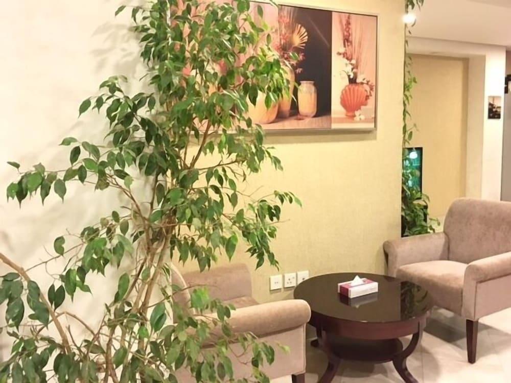 Taleen AlMalaz hotel apartments - Lobby Sitting Area