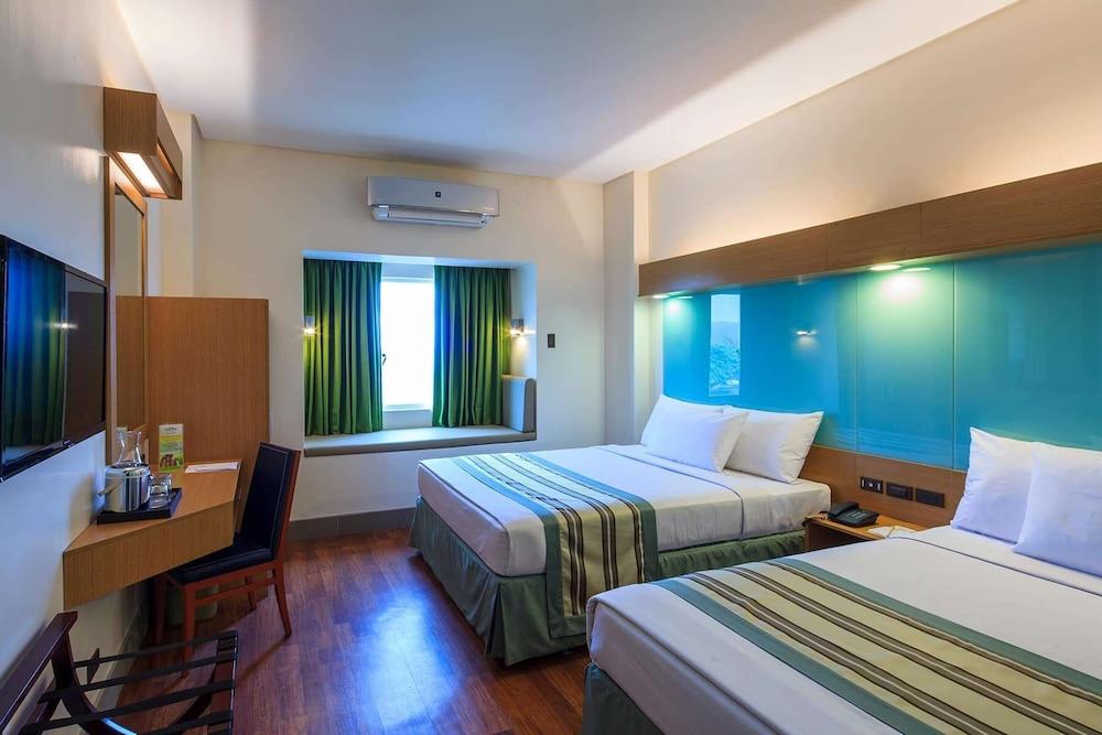 Microtel by Wyndham South Forbes near Nuvali - Room