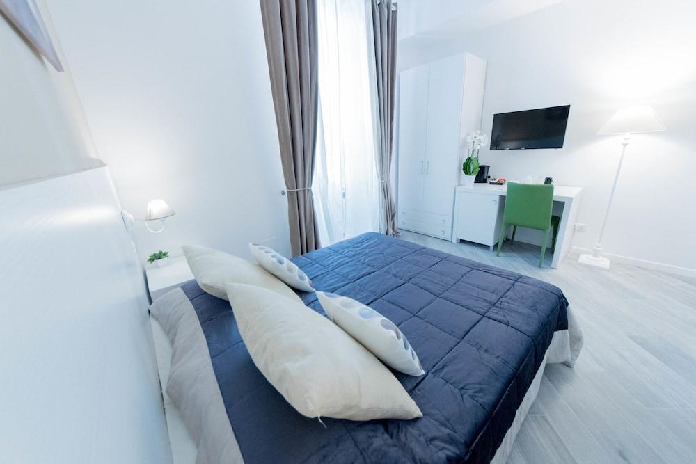Vantaggio Suites & Apartments - Room