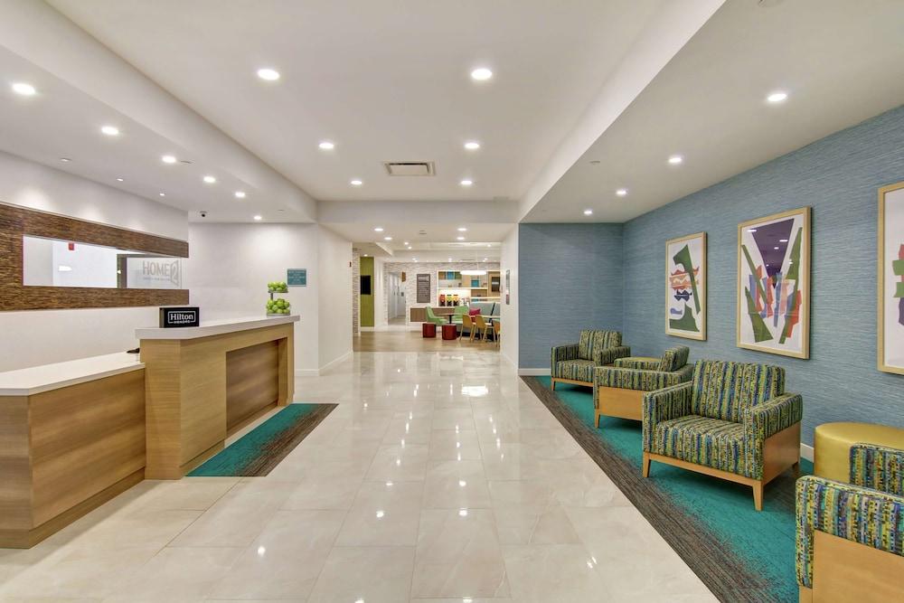 Home2 Suites by Hilton Montreal Dorval - Lobby