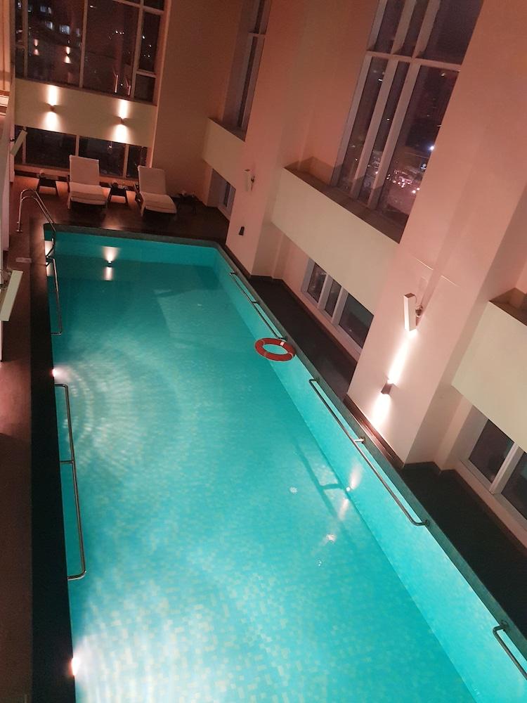 Oakwood Residence Kapil Hyderabad - Indoor Pool