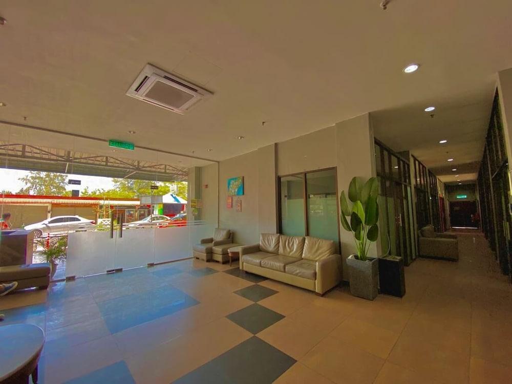Langgura Baron Resort - Lobby Sitting Area